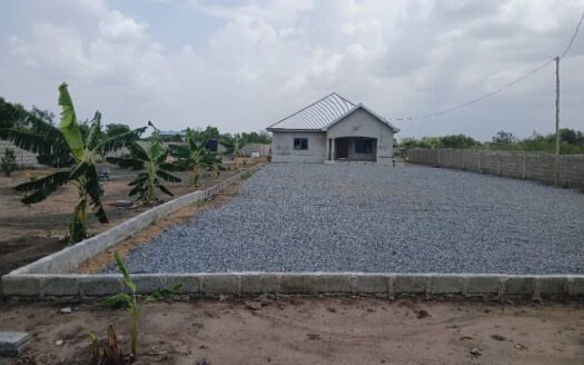 2 bedrooms 3 Bathrooms – On 1 Acre Land – Akuse Barrier