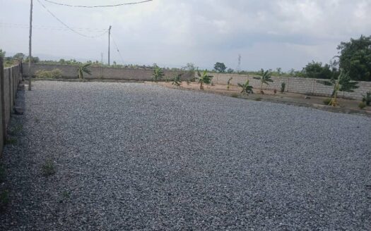 2 bedrooms 3 Bathrooms – On 1 Acre Land – Akuse Barrier